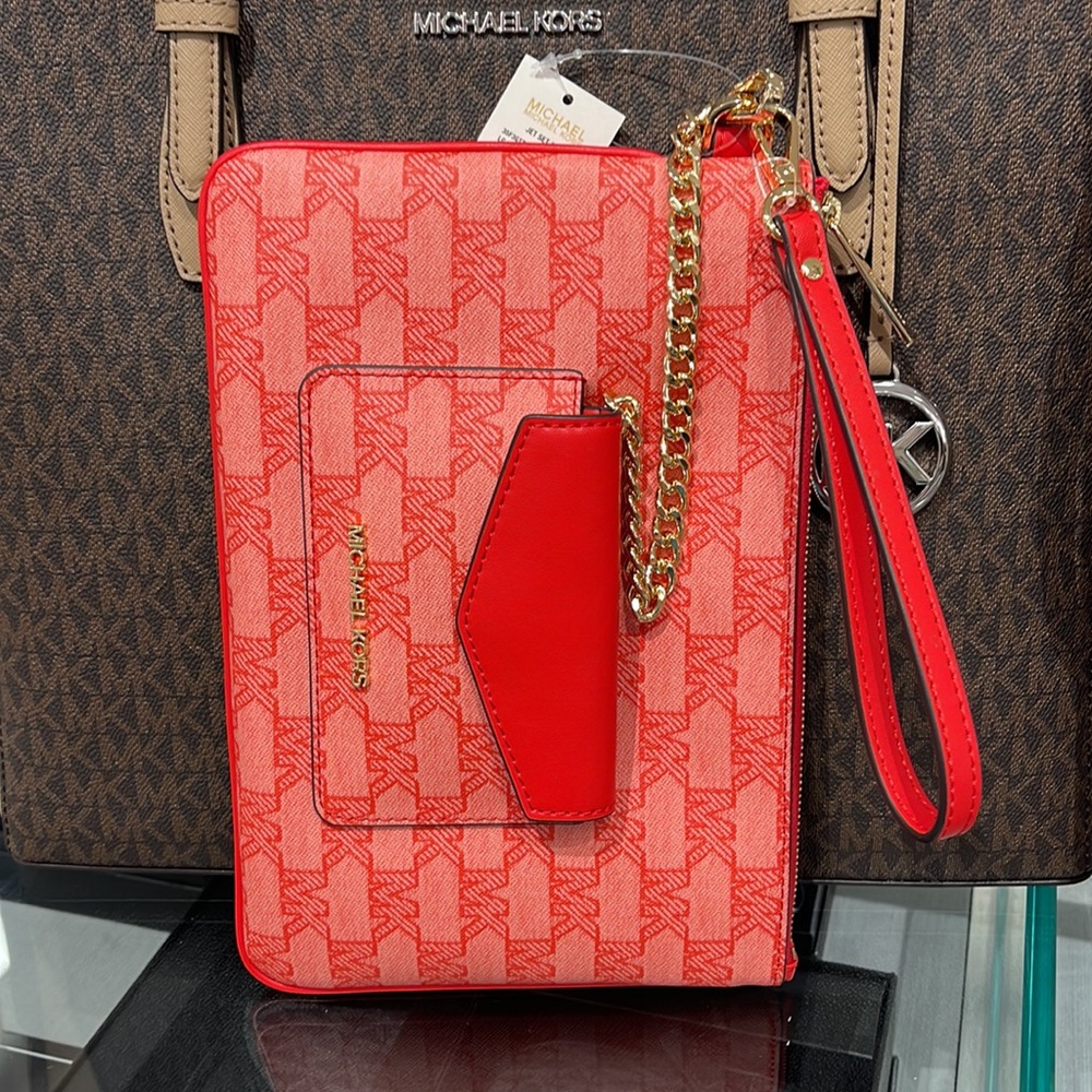 MICHAEL KORS JET SET ITEM LG 2 in 1 CARD CASE & WRISTLET
Dark Sangria
NWT - Picture 12 of 16